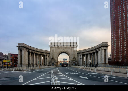 Manhattan Bridge Bogen Eingang - New York, USA Stockfoto