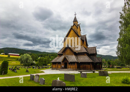 18. Juli 2015: Frontale Ansicht des Daube Kirche von Tveitanbakkane, Norwegen Stockfoto
