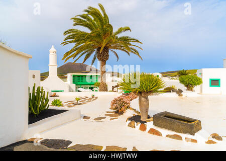 Typische Kanarischen Gebäuden in La Geria Weinregion von Lanzarote, Kanarische Inseln, Spanien Stockfoto