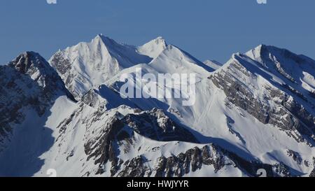 Majestätische Berge in den Schweizer Alpen. Blick vom Mount Fronalpstock. Stockfoto