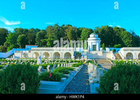 Lemberg - ca. August 2013 / Ukraine: Gräber der Verteidiger von Lemberg auf dem Lytschakiwski-Friedhof in Lemberg. ca. August 2013 in Lemberg, Ukraine. Stockfoto