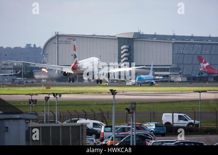 British Airways Airbus A319 Landung am Flughafen London Heathrow, Vereinigtes Königreich Stockfoto