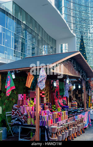 Mailand (Lombardei, Italien): moderne Gebäude im Gae Aulenti Quadrat und kleinen Weihnachtsmarkt Stockfoto