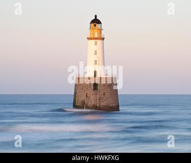 Rattray Head Lighthouse befindet sich in das Meer direkt an der Ostküste bei St. Fergus Stockfoto