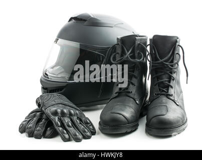 Motorrad-Helm, Handschuhe und Stiefel isoliert auf weißem Hintergrund. Stockfoto