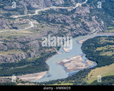 Fluss Rio Ibanez, Straße Carretera Austral, gesehen vom Wanderweg zur Lagune am Cerro Castillo, in der Nähe von Dorf Villa Cerro Castillo, Region Aysén, Patagon Stockfoto