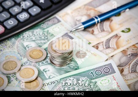 Stapel von polnischen Geld Geschäft Zusammensetzung. polnische Geld Münzen Einkommen Stack Glücksspiel Währung Geschäftskonzept Stockfoto