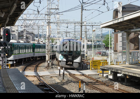 KYOTO, JAPAN - ca. Mai 2016: Privatunternehmen Zug Keihan Linie verbindet zwischen Osaka und Kyoto. Stockfoto