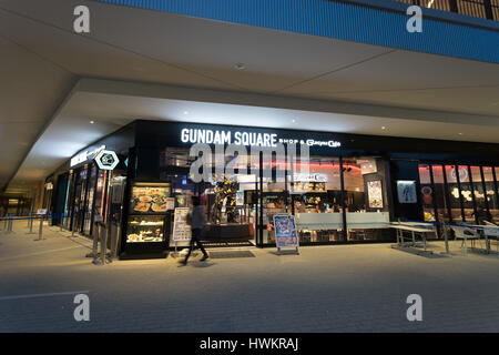 OSAKA, JAPAN CIRCA APRIL 2016: Gundam Shop und Café Expocity. Stockfoto