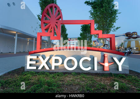 OSAKA, JAPAN CIRCA APRIL 2016: Expocity ist das größte Einkaufszentrum in Japan. Stockfoto