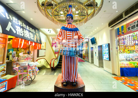 OSAKA, JAPAN CIRCA APRIL 2016: Das bewegende Dotonbori Maskottchen auf Dotonbori Straße. Stockfoto