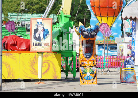 Mailand, Italien - Juni 22: Punchball-Maschine in den LunaPark. Lunapark ist eine Attraktion jährlich erreicht Großstädten um Kinder zu unterhalten Jugend Stockfoto