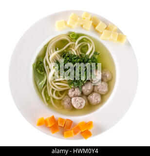 Nudelsuppe mit Fleischbällchen. Stockfoto