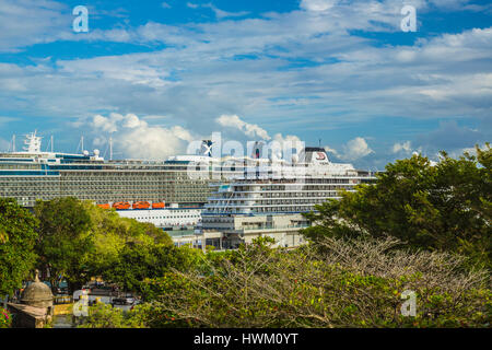 Kreuzfahrtschiffe im Hafen von San Juan Puerto Rico PR Stockfoto
