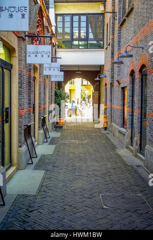 SHANGHAI, CHINA - 29. Januar 2017: Wandern rund um die Französische Konzession Bezirk von Shanghai, beliebtes Ziel für Touristen mit charmanten Gassen, Geschäften und Restaurants Stockfoto