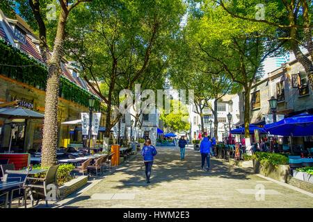 SHANGHAI, CHINA - 29. Januar 2017: Wandern rund um die Französische Konzession Bezirk von Shanghai, beliebtes Ziel für Touristen mit charmanten Gassen, Geschäften und Restaurants Stockfoto