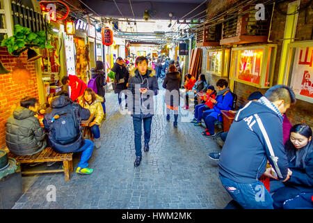 SHANGHAI, CHINA - 29. Januar 2017: Wandern rund um die Französische Konzession Bezirk von Shanghai, beliebtes Ziel für Touristen mit charmanten Gassen, Geschäften und Restaurants Stockfoto