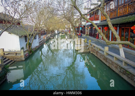 SHANGHAI, CHINA - 29. Januar 2017: berühmte Zhouzhuang Wasserstadt, alten Stadtteil mit Kanälen und alten Gebäuden, charmante beliebtes Erholungsgebiet Stockfoto