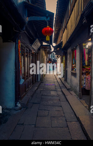 SHANGHAI, CHINA - 29. Januar 2017: berühmte Zhouzhuang Wasserstadt, alten Stadtteil mit Kanälen und alten Gebäuden, charmante beliebtes Erholungsgebiet Stockfoto