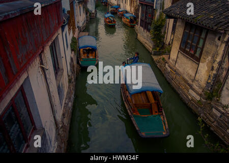 SHANGHAI, CHINA - 29. Januar 2017: berühmte Zhouzhuang Wasserstadt, alten Stadtteil mit Kanälen und alten Gebäuden, charmante beliebtes Erholungsgebiet Stockfoto