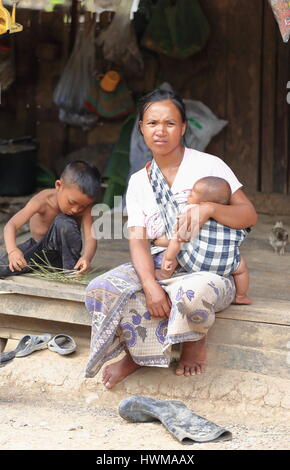 Luang Namtha SPR, Laos-Oktober 6, 2015: die Akha Bergstämme sind eine ethnische Minderheit, Leben in den Bergen zwischen E.Myanmar-N.Thailand-W.Laos-S.Chi Stockfoto