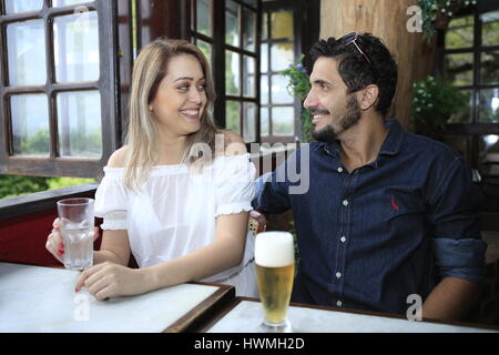 Brasilianisches Ehepaar in einem Restaurant in Rio Stockfoto