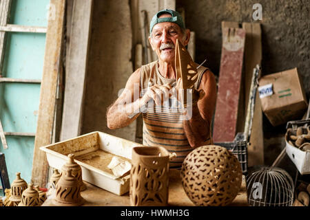 Trinidad, Kuba - 14. Januar 2016: Potter Haus oder Casa del Alfarero geführt von Daniel Chichi Santander. Trinidad hat eine stolze Tradition der Töpferei und eine l Stockfoto