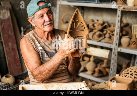 Trinidad, Kuba - 14. Januar 2016: Potter Haus oder Casa del Alfarero geführt von Daniel Chichi Santander. Trinidad hat eine stolze Tradition der Töpferei und eine l Stockfoto