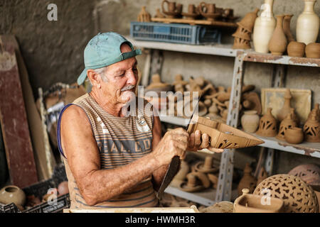 Trinidad, Kuba - 14. Januar 2016: Potter Haus oder Casa del Alfarero geführt von Daniel Chichi Santander. Trinidad hat eine stolze Tradition der Töpferei und eine l Stockfoto