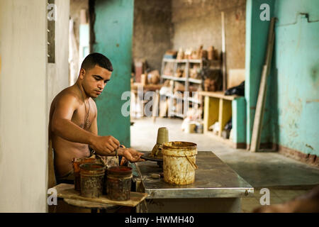 Trinidad, Kuba - 14. Januar 2016: Potter Haus oder Casa del Alfarero geführt von Daniel Chichi Santander. Trinidad hat eine stolze Tradition der Töpferei und eine l Stockfoto