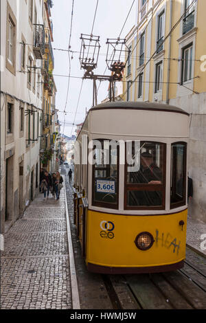 Ascensor Da Bica, Lissabons älteste Standseilbahn, Misericórdia, Lissabon, Portugal Stockfoto