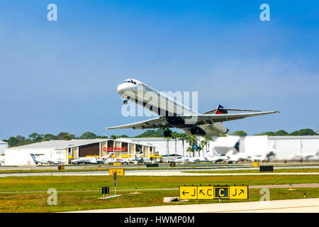 Delta Airlines McDonnell Douglas MD-88 von Sarasota SRQ Flughafen in Florida Stockfoto