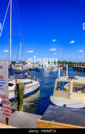 Boote im Yachthafen Fishermans Village in Punta Gorda, Florida Stockfoto