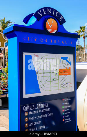 Blaue Karte Straßenschild: Venice, FL - Stadt am Golf Stockfoto