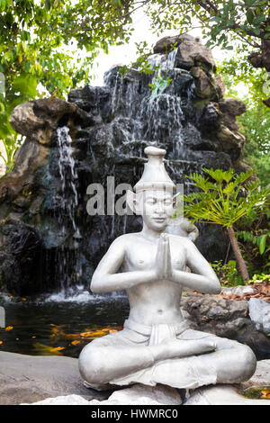 Buddhistische Statue beten im Tempel Wat Pho in Bangkok, Thailand Stockfoto