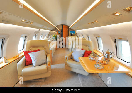 Innenansicht der Kabine in einem Privatjet Bombardier CL604 Challenger. Stockfoto