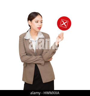 Geschäftsfrau hält eine Checkbox, ein Konzept des Entscheidungsprozesses. Stockfoto