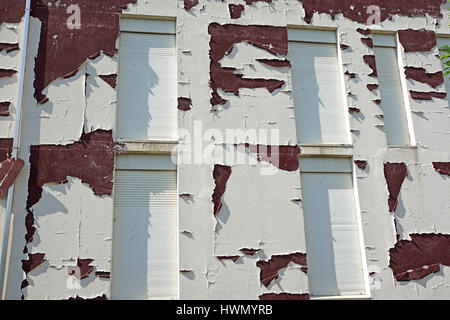 beschädigte Wanddetail eines verlassenen Gebäudes Stockfoto