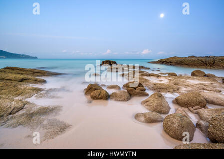 Surin Strand bei Sonnenuntergang in Phuket Insel Thailand Stockfoto