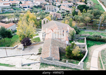 Avila, Spanien - 11. November 2014: Stadtbild von Avila von mittelalterlichen Mauern einen bewölkten Tag bei Sonnenuntergang. Die alte Stadt und seine extramuralen Kirchen wurden Erklärung Stockfoto