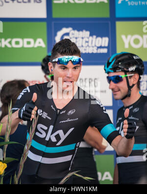 Daumen hoch von Ben Swift vom Team Sky an melden Sie sich bei Stufe 4 der Tour von Großbritannien 2016 in Denbigh Stockfoto