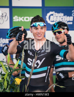 Daumen hoch von Ben Swift vom Team Sky an melden Sie sich bei Stufe 4 der Tour von Großbritannien 2016 in Denbigh Stockfoto