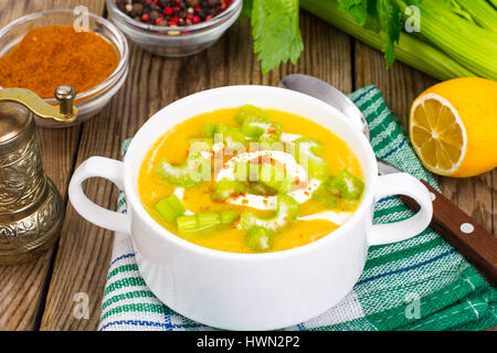 Gesunde Ernährung essen Gemüse-Kartoffelbrei mit Sellerie Stockfoto