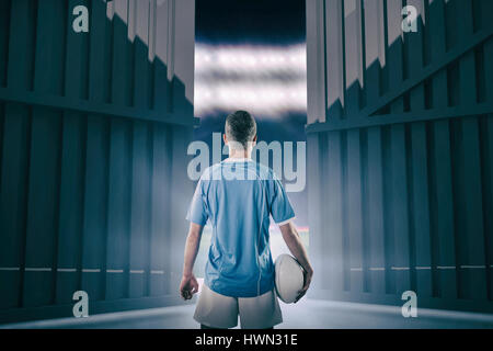 Rugby-Spieler mit einem Rugby-Ball gegen Fußballplatz mit World Cup flags 3d Stockfoto