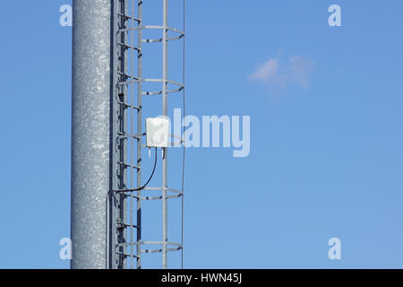 CCTV-Überwachungskameras mit blauem Himmelshintergrund Stockfoto