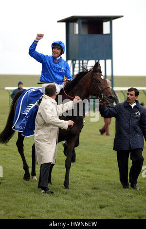 KAZZIA & FRANKIE DETTORI SAGITTA 1000 GUINEAS STKS NEWMARKET RACECOURSE NEWMARKET 5. Mai 2002 Stockfoto