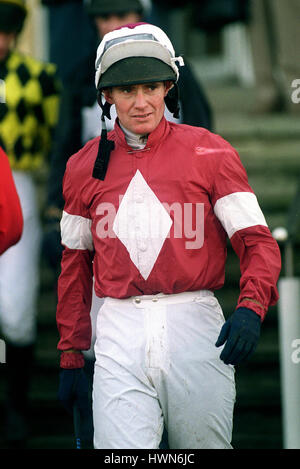 RUSSELL GARRITTY JOCKEY WETHERBY Rennbahn WETHERBY ENGLAND 8. Dezember 2001 Stockfoto