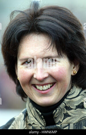 VENETIA WILLIAMS RACE HORSE TRAINER CHELTENHAM RACECOURSE CHELTENHAM 17. November 2002 Stockfoto