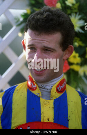 RUPERT WAKLEY JOCKEY WETHERBY Rennbahn WETHERBY ENGLAND 8. Dezember 2001 Stockfoto