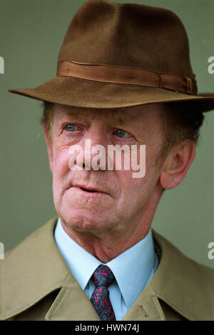 BRIAN MCMAHON RACE HORSE TRAINER DONCASTER RACECOURSE DONCASTER 23. März 2002 Stockfoto